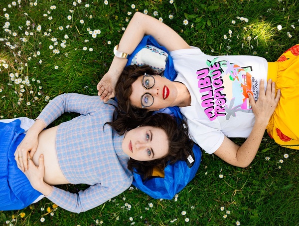 Paloeka and Nichon on a field of flowers